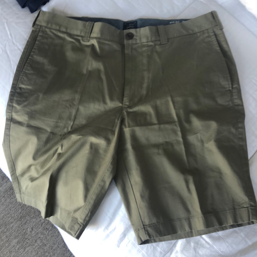 Mens J Crew olive colored cotton shorts. New with tag